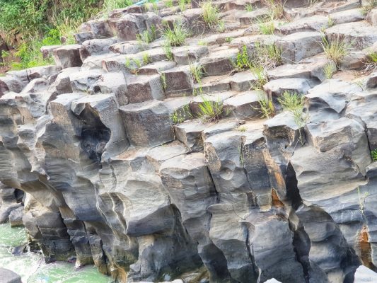 Bãi đá cổ Kông Yang gắn với nhiều sự tích