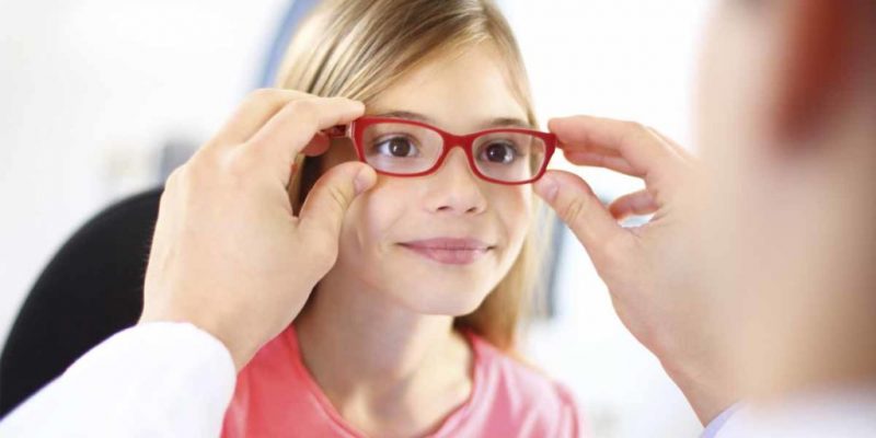 Cách nhận biết và biện pháp phòng ngừa bệnh cận thị cho trẻ