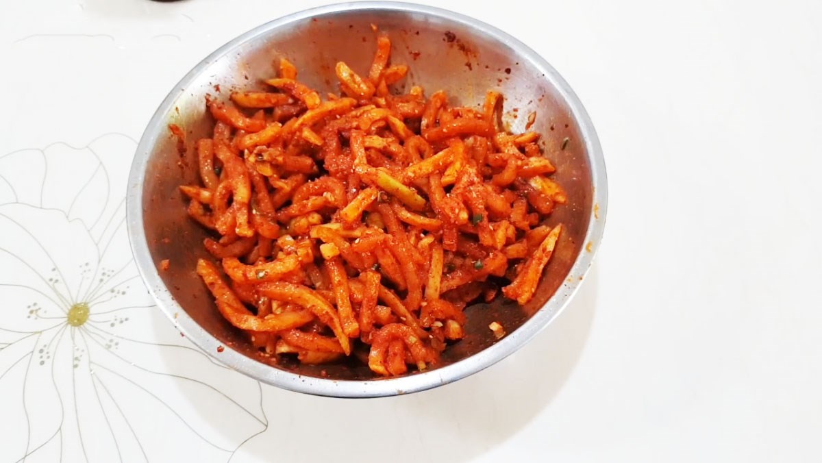 Lạ miệng với món củ cải trộn cay của người Hàn Quốc
